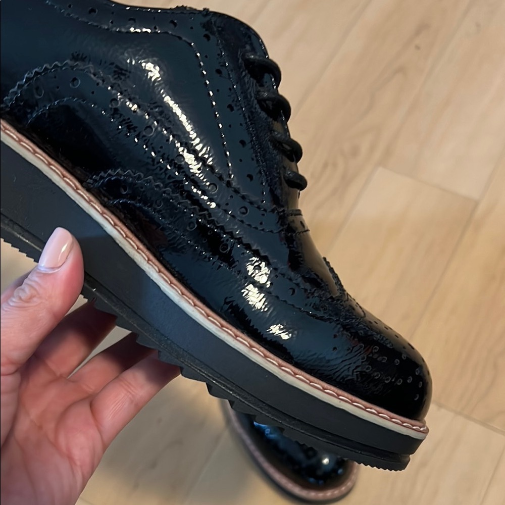 Madden Girl Black Oxfords with Classic Brogue Design - Picture 4 of 9